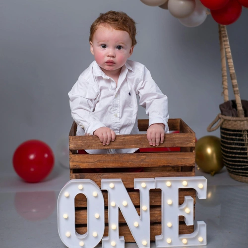 baby milestone photoshoot at home