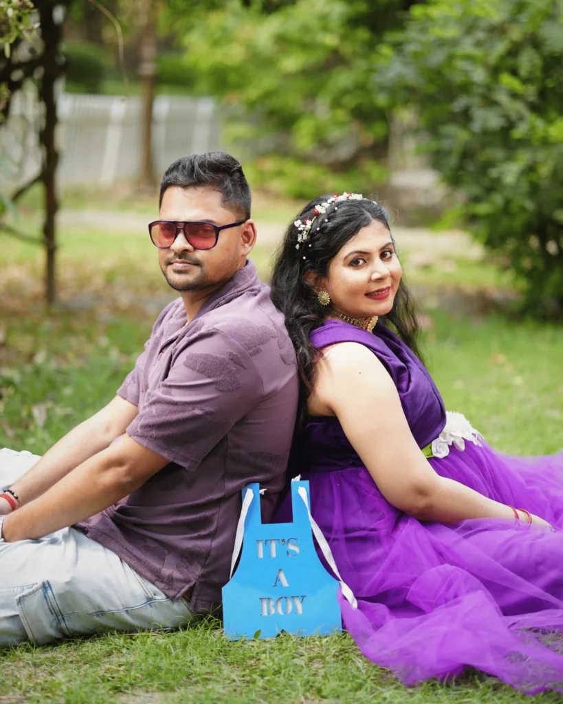 couple maternity photoshoot in Kolkata outdoor garden casual pose